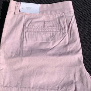 NWT LOFT shorts. Light pink color size 16